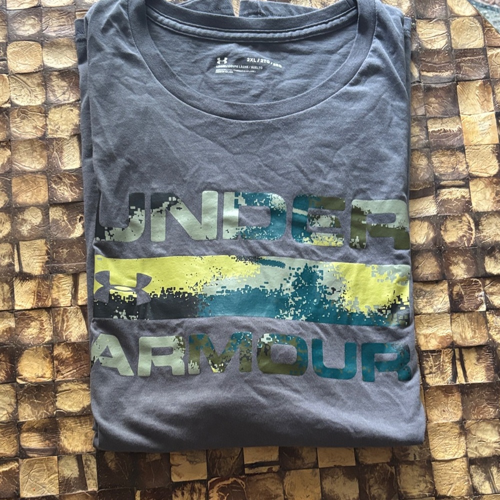 Under Armour Men's Blue and Yellow Graphic Tee